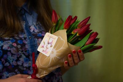 Лот: 15610483. Фото: 1. Букеты из тюльпанов бесплатная... Подарки на 8 марта