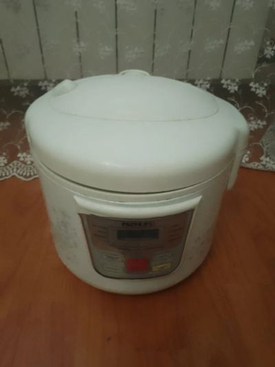 Лот: 23571357. Фото: 1. Нерабочая небольшая мультиварка... Кухонная
