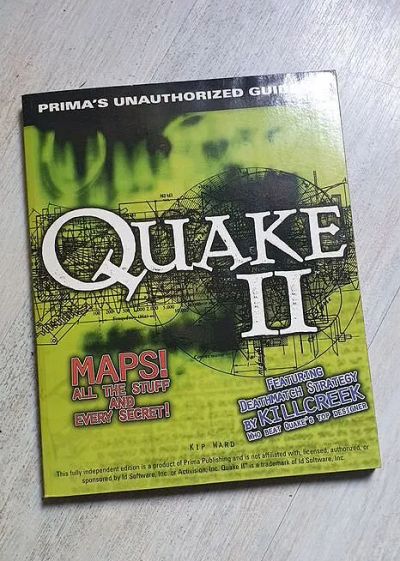 Лот: 25606321. Фото: 1. Книга гайд по Quake II с автографом... Книги