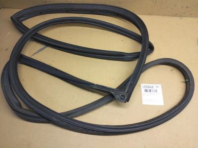 Лот: 21396157. Фото: 1. уплотнительная резинка двери Mazda... Кузов