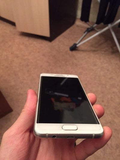 Лот: 8551130. Фото: 1. Samsung a5 2016 white почти в... Смартфоны