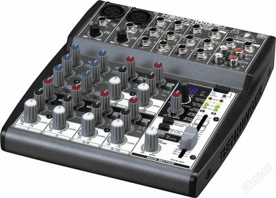 Лот: 1259832. Фото: 1. Микшерный пульт Behringer xenyx... Микшеры, предусилители, микрофонные эффекты