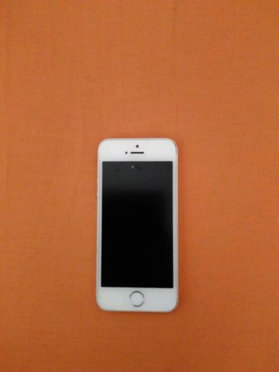 Лот: 8200897. Фото: 1. iPhone 5s white 16gb. Смартфоны