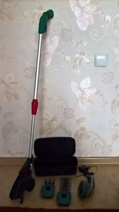 Лот: 7456375. Фото: 1. ножницы садовые аккумуляторные... Ручные орудия труда