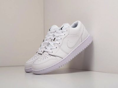 Лот: 18740762. Фото: 1. Кроссовки Nike Air Jordan 1 Low... Кеды, кроссовки, слипоны