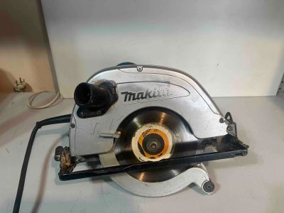Лот: 24772261. Фото: 1. Циркулярная пила makita 5704r... Электроинструмент