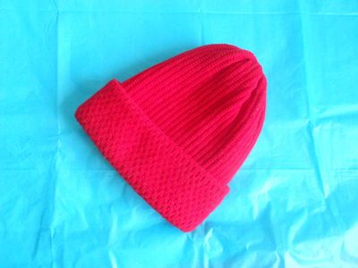 Лот: 7554684. Фото: 1. Женская красная трикотажная шапка. Головные уборы