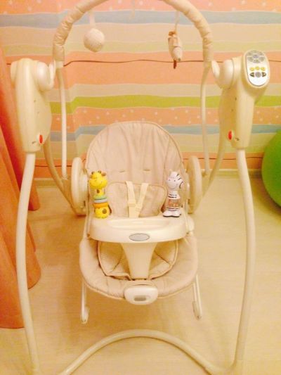 Лот: 10379769. Фото: 1. Электрокачели Graco Swing n' Bounce... Ходунки, прыгунки, качели