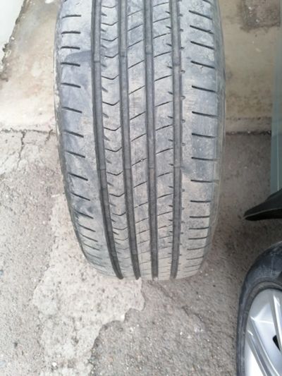 Лот: 25527862. Фото: 1. Шина Bridgestone 215/55 r17. Шины
