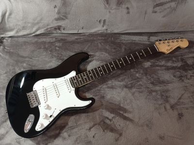 Лот: 18130853. Фото: 1. Fender Squier mm stratocaster... Гитары