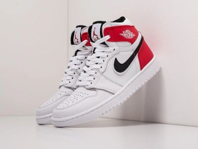 Лот: 17489150. Фото: 1. Кроссовки Nike Air Jordan 1 High... Кеды, кроссовки, слипоны