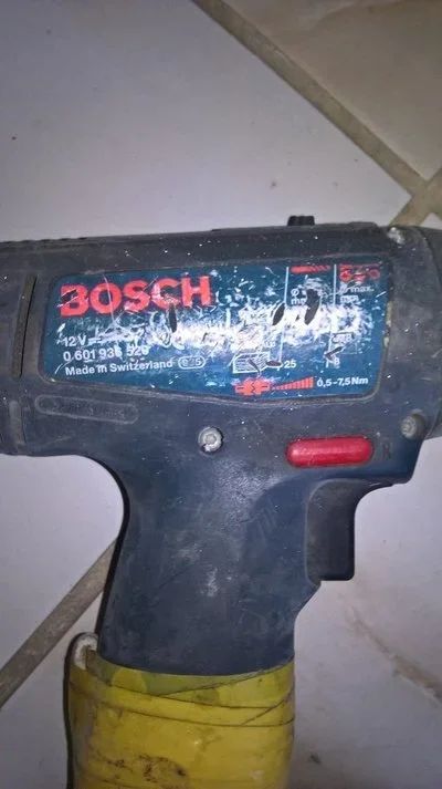 Лот: 13204270. Фото: 1. Шуруповерт BOSCH GSR 12VES2. Электроинструмент