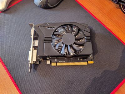 Лот: 16601094. Фото: 1. Sapphire Radeon R7 250 2G. Видеокарты