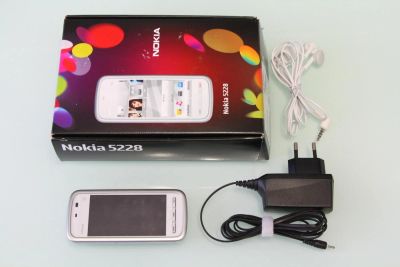 Лот: 4451462. Фото: 1. Nokia 5228 белый. Смартфоны