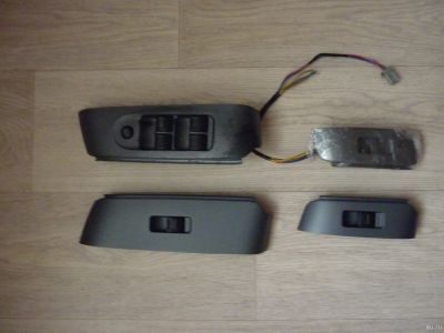 Лот: 15233734. Фото: 1. Honda Fit GD кнопка стеклоподъемника. Электрооборудование