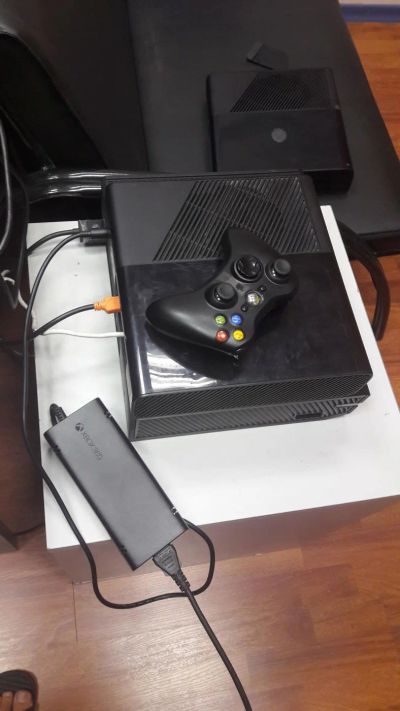 Лот: 9981497. Фото: 1. XBOX360 E установлен Freeboot... Игровые приставки, консоли