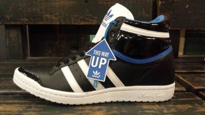 Лот: 6669876. Фото: 1. Кроссовки Adidas р.39(стелька... Кеды, кроссовки, слипоны