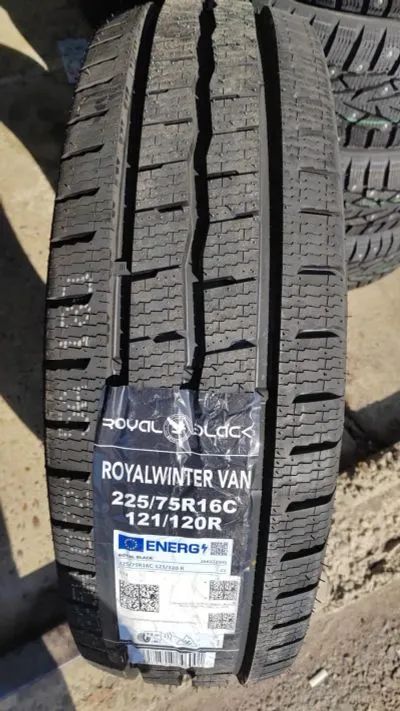Лот: 23690711. Фото: 1. Зимняя резина 225/75 R-16 C "Royal... Шины