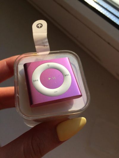 Лот: 9898991. Фото: 1. Apple iPod shuffle, розовый, 2GB. Плееры