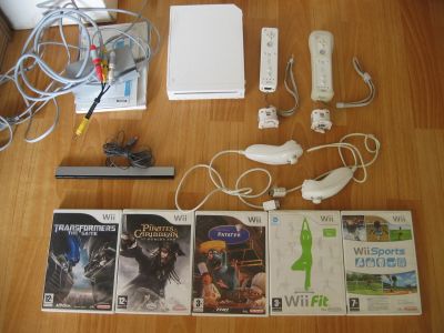 Лот: 12233446. Фото: 1. консоль Nintendo Wii + Wii balance... Игровые приставки, консоли