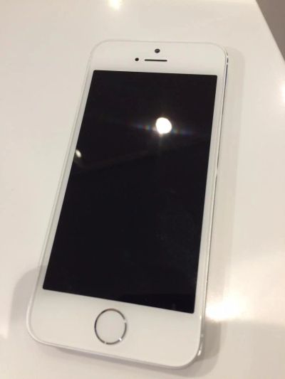 Лот: 8271176. Фото: 1. iPhone 5s Silver 16 Gb Превосходный. Смартфоны