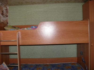 Лот: 10080884. Фото: 1. Продам двухярусную кровать с матрацами. Детские кровати и кроватки