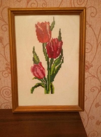 Лот: 9011114. Фото: 1. картина тюльпаны крестиком (ручная... Вышивание