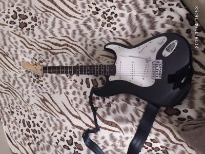 Лот: 14945875. Фото: 1. Fender Sguier bullet strat. Гитары