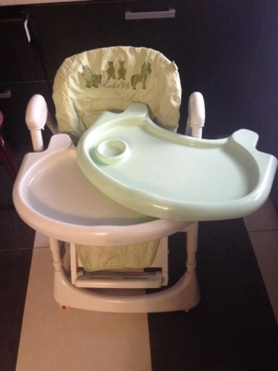 Лот: 6699749. Фото: 1. Стульчик для кормления Happy Baby. Стульчики для кормления