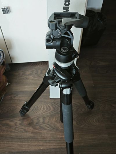 Лот: 25558276. Фото: 1. Штатив Manfrotto. Штативы, держатели