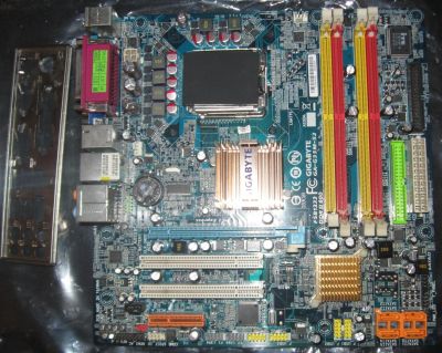 Лот: 6322230. Фото: 1. Материнская плата s-775 gigabyte... Материнские платы