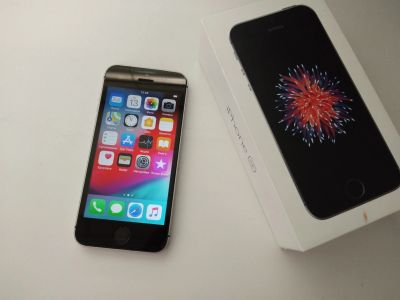 Лот: 14807150. Фото: 1. iPhone SE 32gb id:ro. Смартфоны