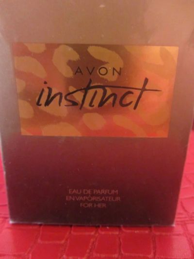 Лот: 6648979. Фото: 1. Avon Instinct - аромат для бизнес-леди. Женская парфюмерия