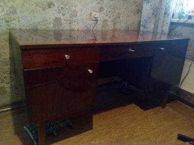 Лот: 16082511. Фото: 1. Стол письменный ГДР эпохи СССР. Компьютерные и письменные столы