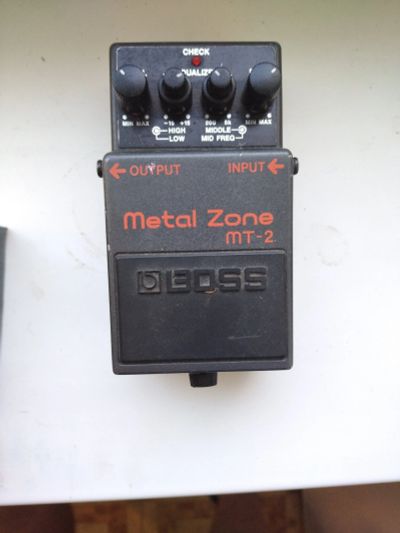 Лот: 16008654. Фото: 1. Boss MT-2 Metal Zone MetalZone. Гитарные эффекты и комбоусилители