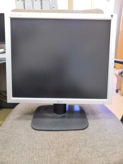 Лот: 15665943. Фото: 1. Монитор LG Flatron L1718S-SN. ЖК-мониторы