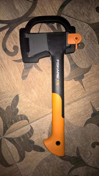 Лот: 6227091. Фото: 1. Топор Fiskars X7. Ножи, топоры