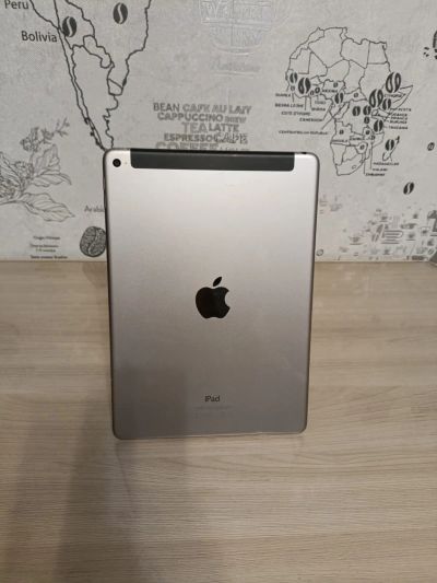 Лот: 20842674. Фото: 1. Планшет Apple iPad Air 2 16Gb... Планшеты