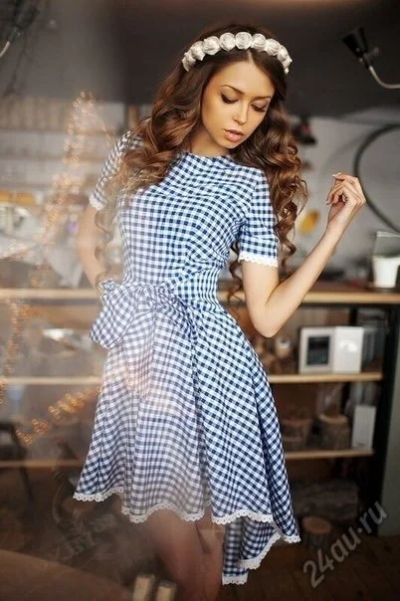 Лот: 5544342. Фото: 1. Платье со шлейфом Летнее. Платья