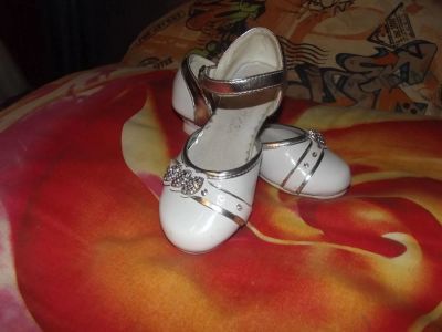 Лот: 3421760. Фото: 1. Туфли для девочки. Туфли