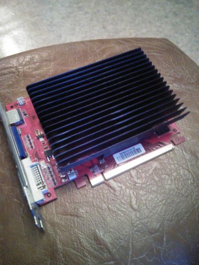 Лот: 6860029. Фото: 1. Видеокарта GeForce 9500GT 512... Видеокарты