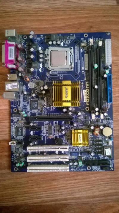 Лот: 10679156. Фото: 1. Foxconn N15235 + Intel Celeron... Материнские платы
