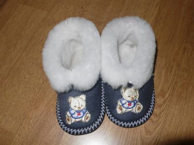 Лот: 3627806. Фото: 1. тапочки детские овчина. Домашняя обувь