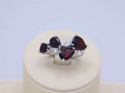 Лот: 14755725. Фото: 1. СЕРЕБРЯНОЕ КОЛЬЦО С ГРАНАТОМ И... Кольца, перстни