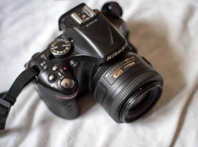 Лот: 11365547. Фото: 1. Nikon D5200 + объектив 35mm f... Цифровые зеркальные
