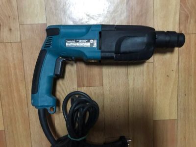 Лот: 10240994. Фото: 1. Перфоратор Makita HR2450 2. Электроинструмент