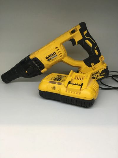 Лот: 16754276. Фото: 1. Перфоратор аккумуляторный DeWALT. Электроинструмент