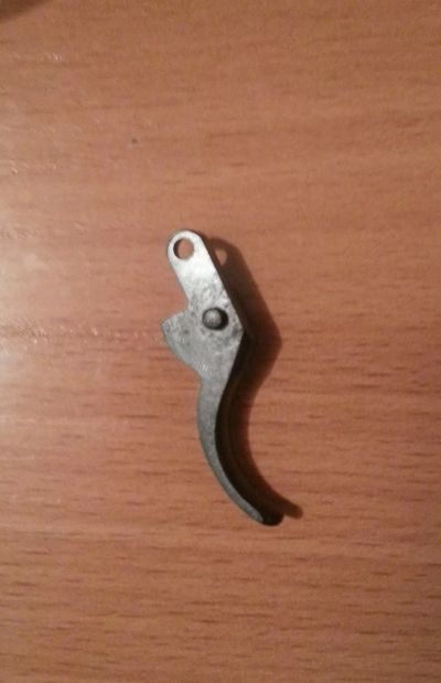 Лот: 25080133. Фото: 1. Фрезерованный спусковой крючок... Военная техника, документация