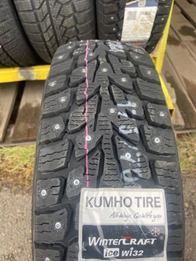 Лот: 20965608. Фото: 1. Зимняя резина 185/60 R-15 " KUMHO... Шины