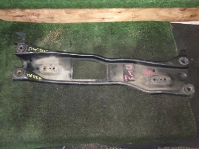 Лот: 18530053. Фото: 1. Балка продольная Mazda Demio DW3W... Ходовая, подвеска, рулевое управление
